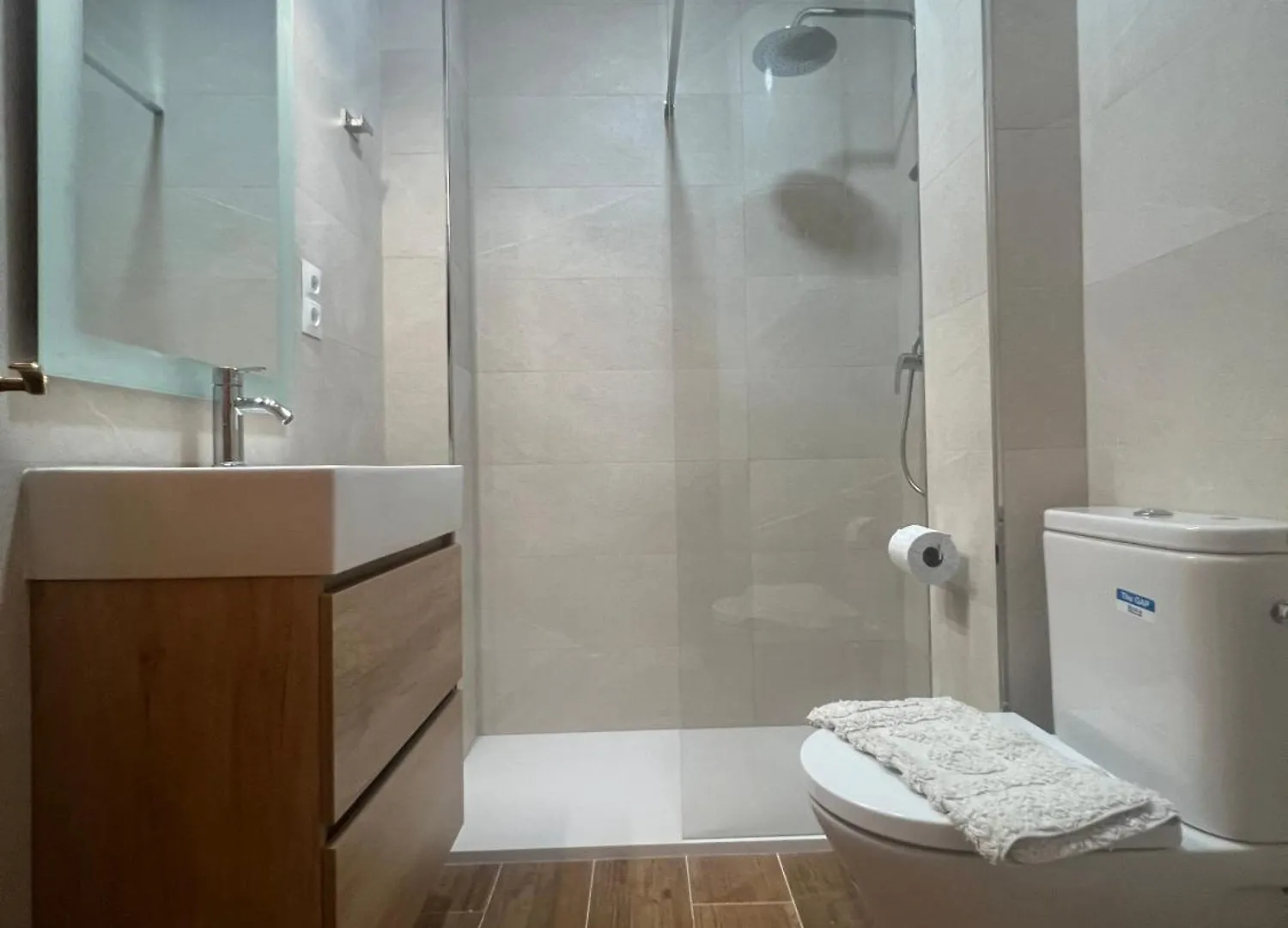 Apartamento Acogedor En La Carihuela Con Plaza De Garaje Garantizada! Sol Montemar Torremolinos España